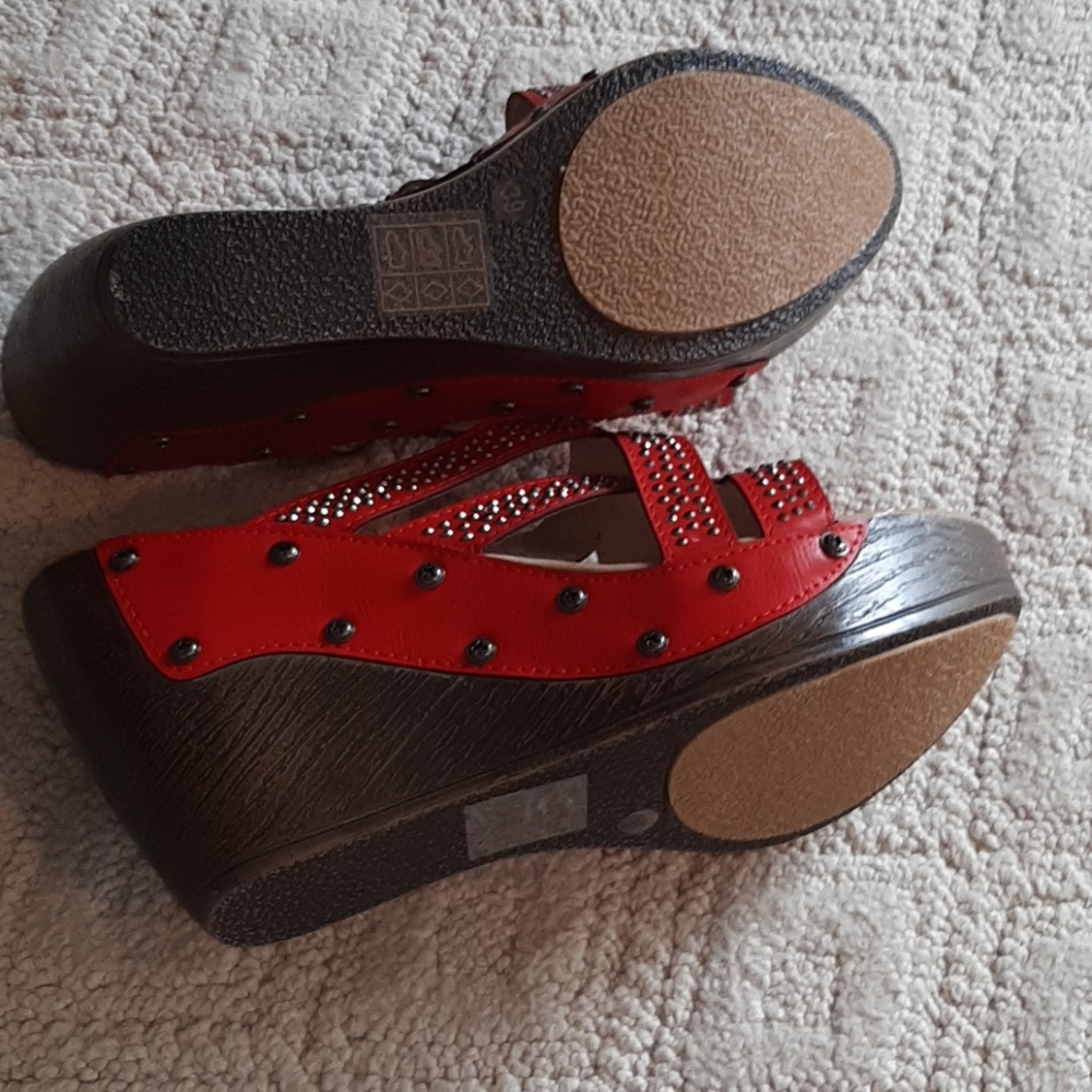 Shoes - Picture 2 of 3